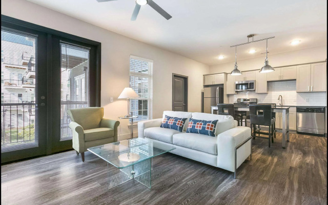 Pelicanstay At NOLA Mid City