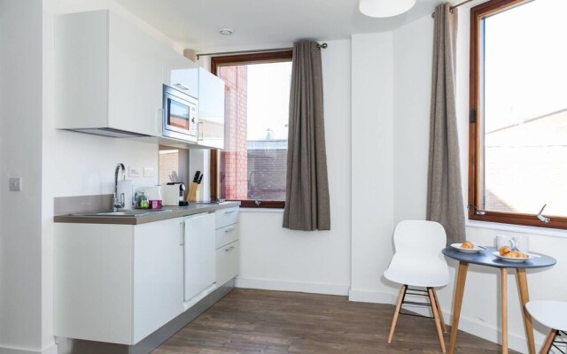 Bright And Modern Studio In Central Liverpool