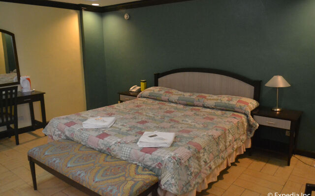 Tagaytay Country Hotel