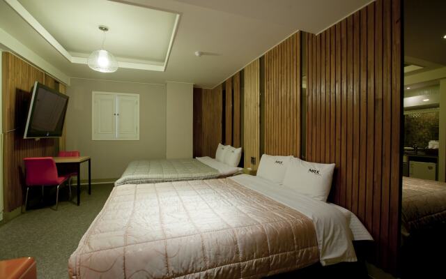 Max Motel