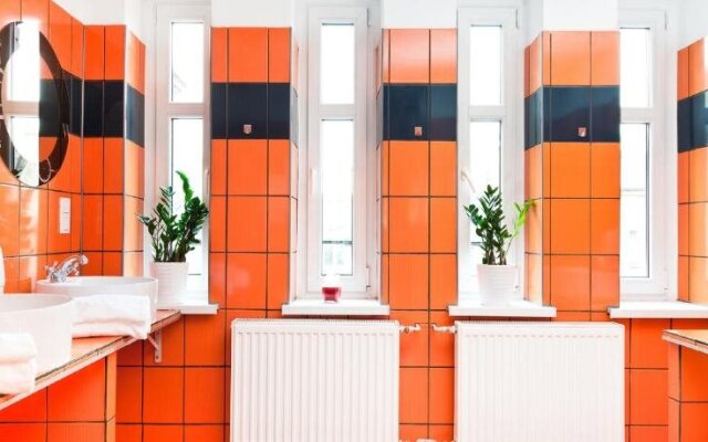 Blooms Boutique Hostel Inn & Apartments