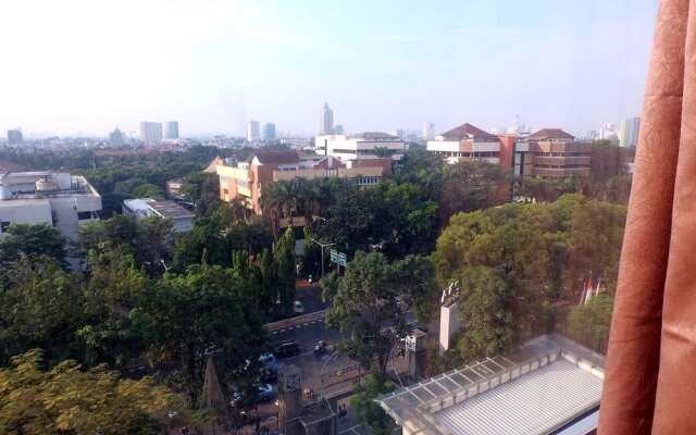 Kalibata Apartment With Sofa Bed Near Shopping Center