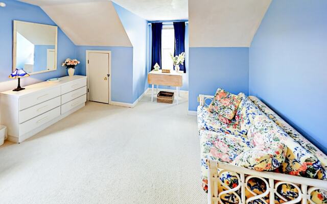 South Chatham Home by RedAwning