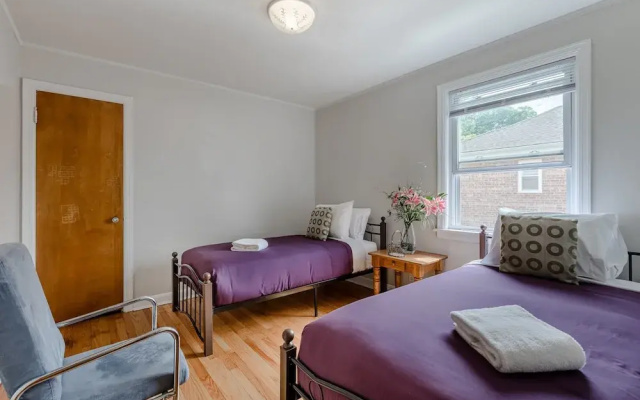 Bright and Charming 2 Bed Apartment in Evanston by AllSet Turnover - фото 3