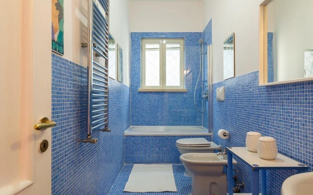Large Apartment in the Heart of Chiaia