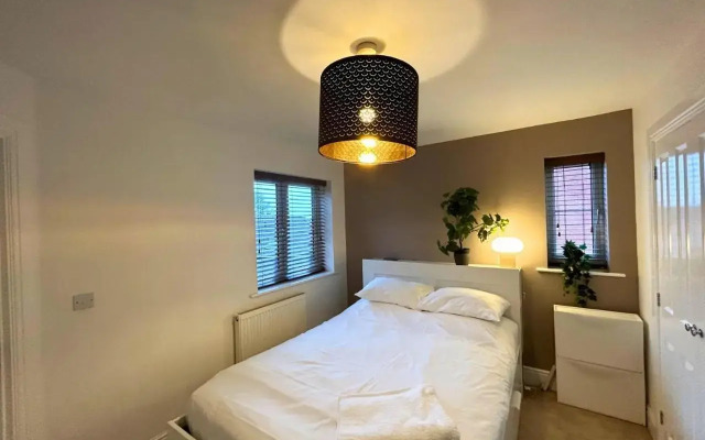 Wokingham Spectacular 2 Bedroom Penthouse