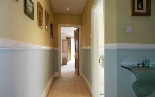 Period Home - Charming Features - 1 Mile From Hoe