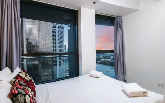 Amazing Brisbane CBD 2 Bedroom Apartment With River Views