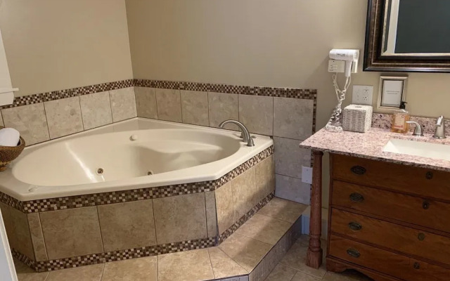 Lovett's Inn and Restaurant