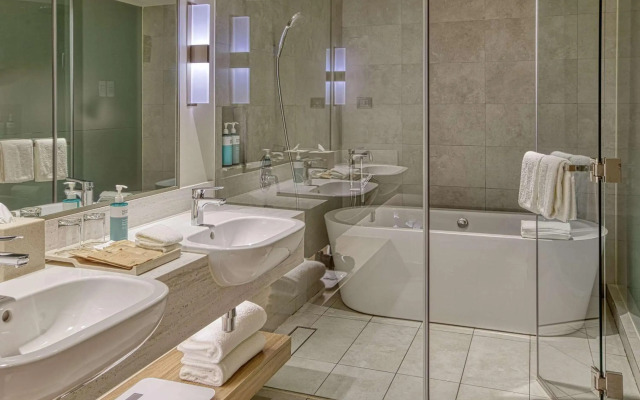 Novotel Suites Manila at Acqua