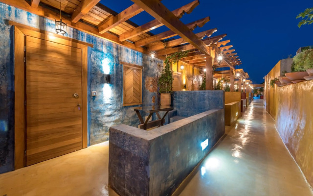10GR Boutique Hotel and Wine Bar