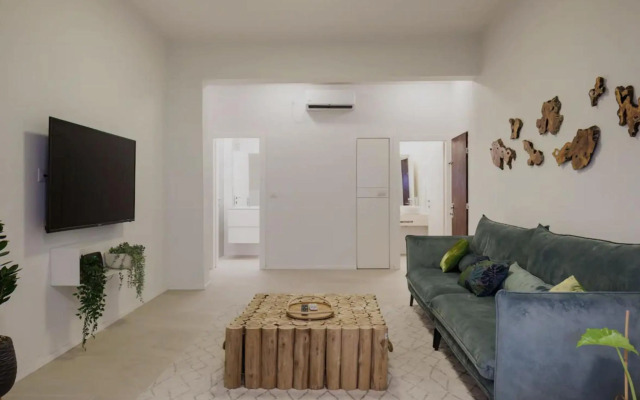 Renovated Large 3Rm Apartment 5 Min From The Beach