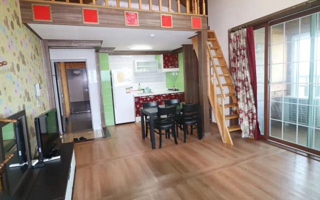Gyeongju Raspberry Pension