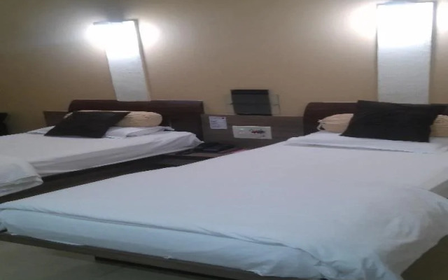 Hotel Savshanti Towers