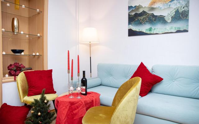 Bon voyage на улице Ирчи Казака