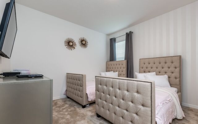 14 Bdrm 11 Bath Villa For 30