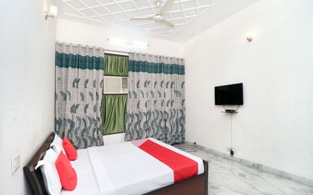 OYO 15728 The Shradha Guest House