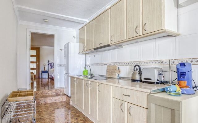 Attractive Villa in Caleta de Vélez with Private Pool