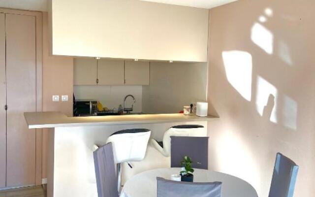 Apt Golfe Juan - 5min des plages - Parking privée - Piscine Rooftop