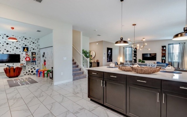 6 Bdrmgolf Coursegated Resort