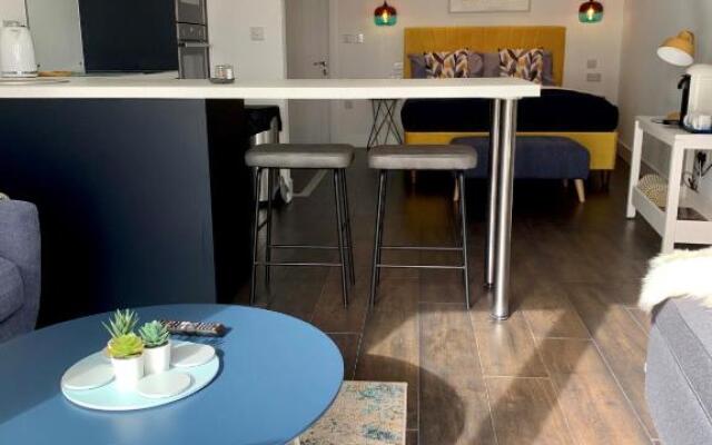 Modern studio apartment with stunning views!