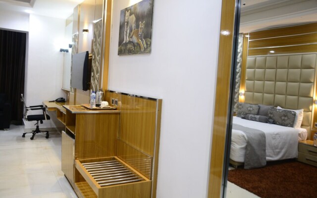 Caesar'S Luxury Hotel