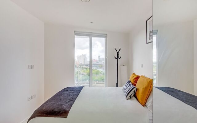 Plush Apartment in Manchester Near IWM North