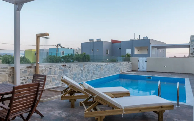 Elmara Luxury Villa 1 - Next to the Beach