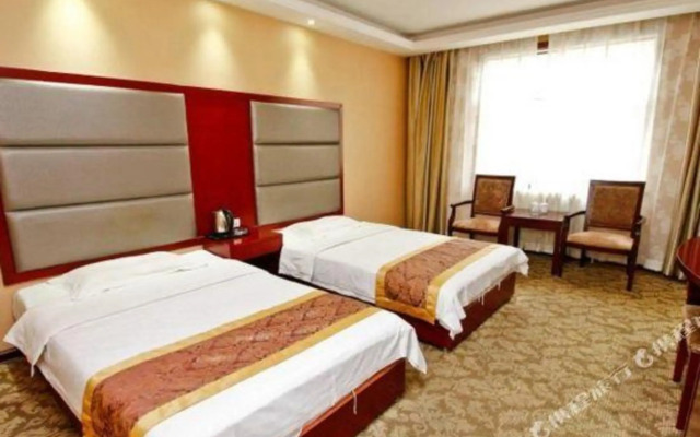 Xianyang Qintong Hotel (Baicheng Railway Station)