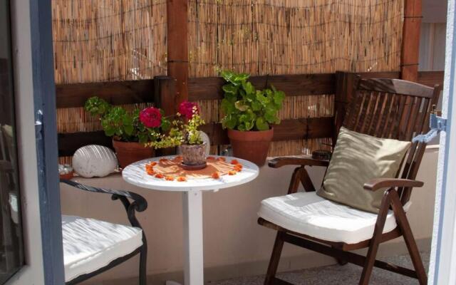 Marys Art and Cultural House 100meters from the beach