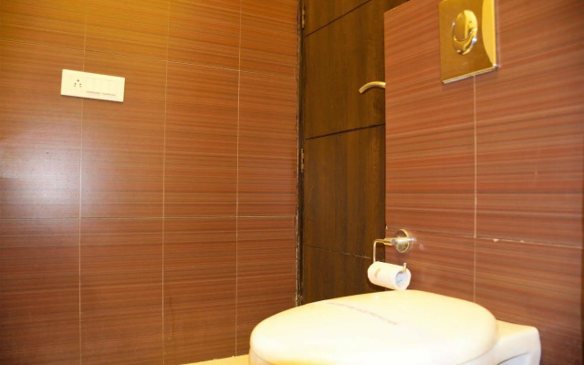 FabHotel First Star Golf Course Road
