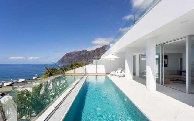 Crystal I Luxury Apartments