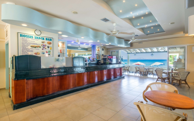 Rossis Beach Hotel
