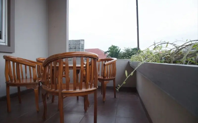 RedDoorz @ Dukuh Kupang Timur