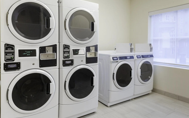 Holiday Inn Express & Suites Phoenix East Gilbert an IHG Hotel