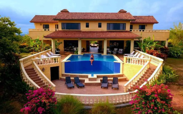 El Regalo Resort