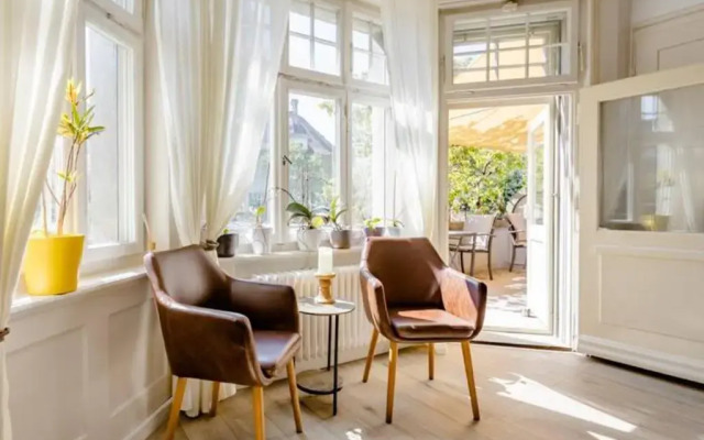 Max Aviation Villa & Apartments