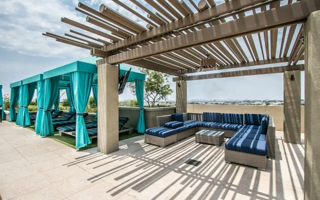 Rooftop Pool, Views, Close to Shops & Dining 1131