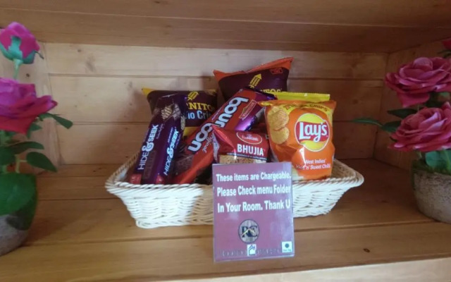 Rooftop Cottages & Restaurant Pangot