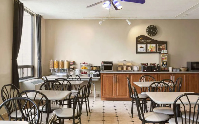 Days Inn - Ottawa West