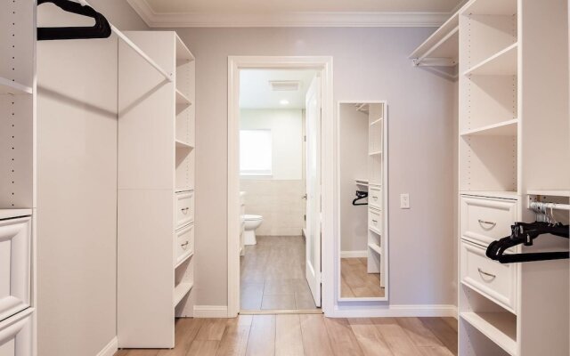 Radiant Estate New Luxury Cali 3 Bd!