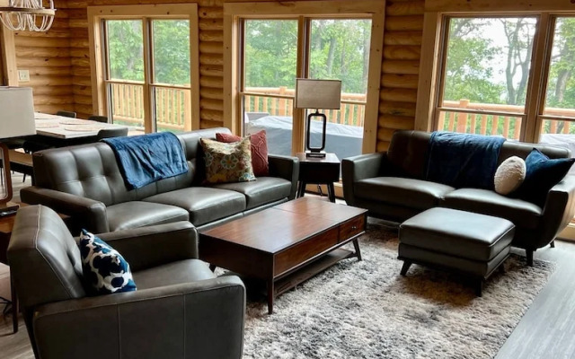 Wintergreen Chesnut Hot-tub Arcade Fireplace