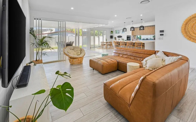 Beach Home in Burleigh Waters