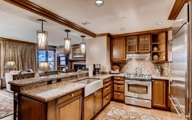 Luxury 3 Bedroom Mountain Vacation Rental in the Heart of Lionshead Village in Vail