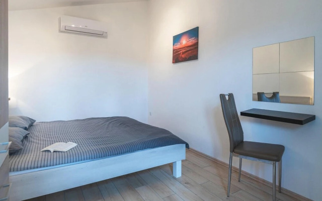 Nice Home in Valtura with Hot Tub & 4 Bedrooms