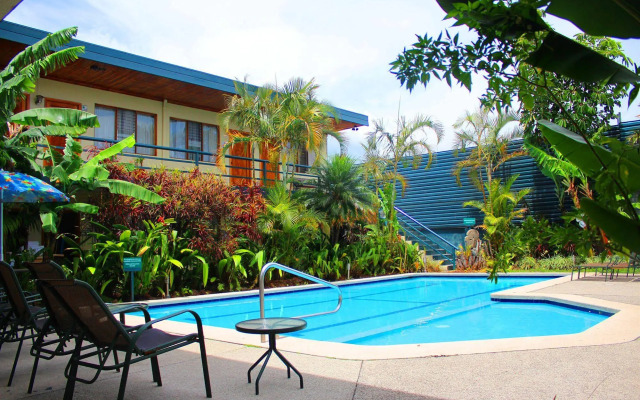 Soluxe El Sesteo Hotel