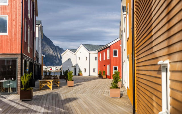 Henningsvaer Bryggehotell By Classic Norway Hotels