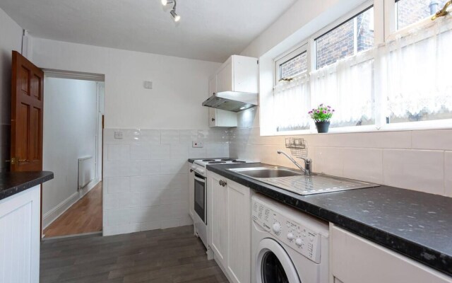 Stay Comfortable-city Centre-spacious 4 Bed House!
