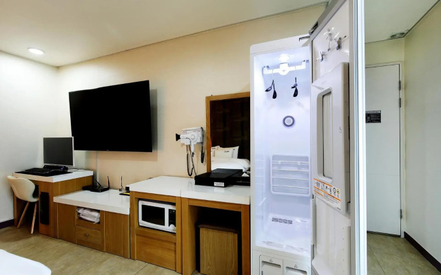 White Tourist Hotel