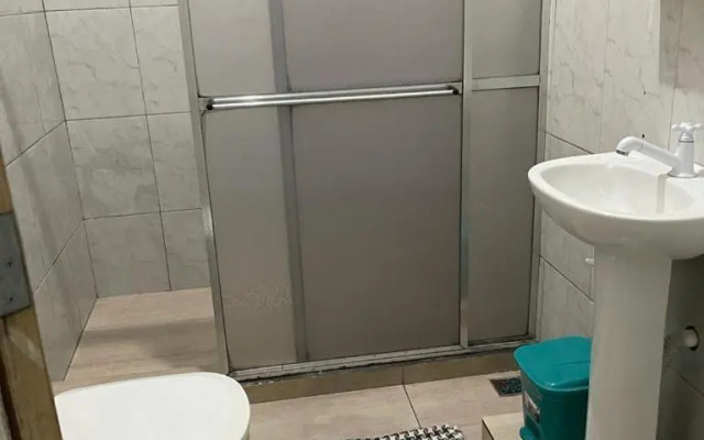 Casa térrea a 2 min da praia dos anjos